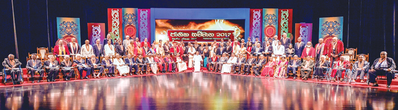 President Maithripala Sirisena posing for a group photograph with the recipients of honorary awards.  Pictures by Sudath Silva       