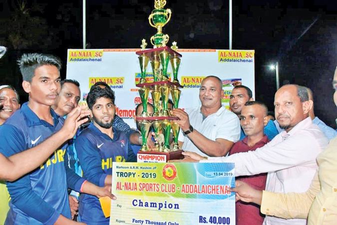 Skipper of the Akkaraipattu Hijra SC team receiving the trophy and prize from the chief guest, Parliamentarian A.L.M.Nazeer.