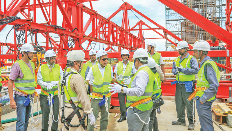 Minister Kabir Hashim during the inspection tour of the new Kelani bridge project.