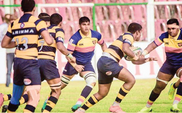 Royal third row forward Samadhi Induwara on his way to score a try  in the Bradby Shield match at Royal Complex.    