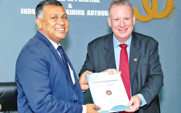 Tharanga Naleen Gamlath, Chairman, National Apprentice & Industrial Training Authority exchanges MoU with David Ablett, Team Leader, Skills for Inclusive Growth  