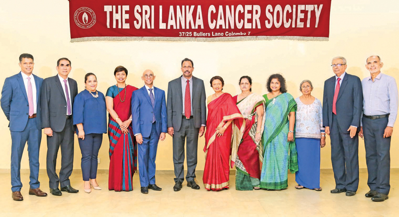 AIA and Sri Lanka Cancer Society officials at the signing of the MoU.