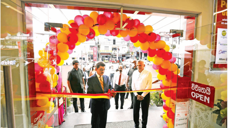 Deputy Chairman, CEO Cargils Ranjit Page, Governor CBSL Dr. Nandalal Weeraisnghe at the opening of the Cargills 500th outlet at Pelawatta yesterday.