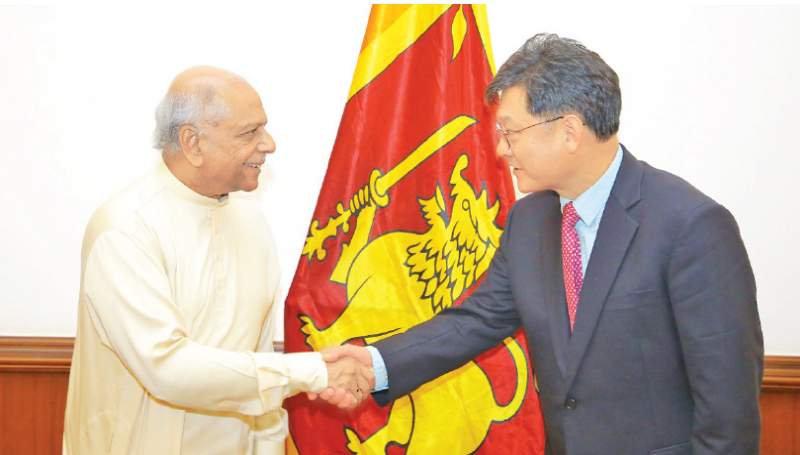 Asian Development Bank (ADB) Vice President Shixen Chen called on Prime Minister Dinesh Gunawardena at the Prime Minister’s Office in Colombo yesterday (5). 
