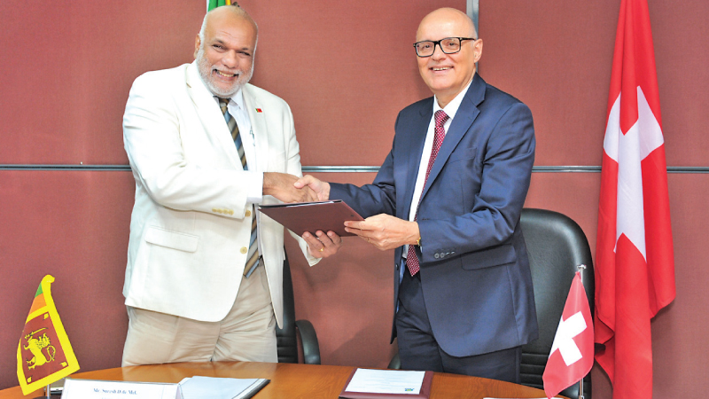 Ambassador for Switzerland in Sri Lanka Dominik Furgler and Chairman,  EDB Suresh de Mel exchange the MoU
