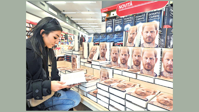 A woman browsing through Prince Harry’s new memoir Spare at a bookstore in Birmingham. 