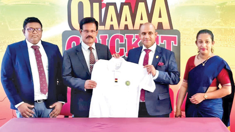 Kalum Sujith (second from right) handing over cricket carnival T- shirt to the Lumbini Principal Sarath Gunatilleka at the press conference yesterday. Also in the picture from left: Channa Thillekaratne Secretary of Old Lumbiniyans Association and committee member Ishara de Silva.