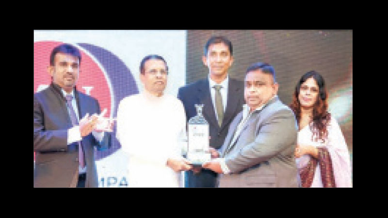 Managing Director of MN Group of Companies Roshan Wewage receiving the award