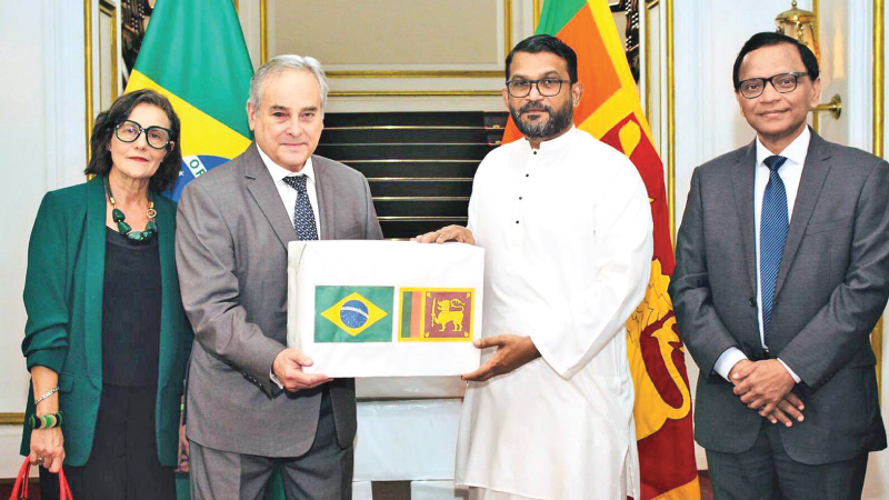 State Minister of Foreign Affairs Tharaka Balasuriya receiving the donation of medical supplies from Brazilian Ambassador to Sri Lanka Sergio Luiz Canaes at the Ministry of Foreign Affairs in Colombo.