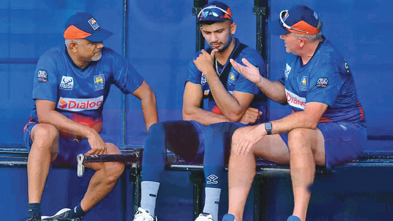 Sri Lanka ODI skipper Dasun Shanaka (centre) discussing with head coach Chris Silverwood and chairman of selection committee Promodya Wickramasinghe during the training session at Hambantota yesterday (Pix courtesy Papare.com)
