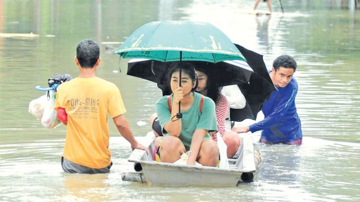 Typhoon Mangkhut Bears Down On Philippines | Daily News