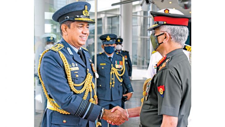 Chief of the Army Staff of India meets Air Force Commander | Daily News