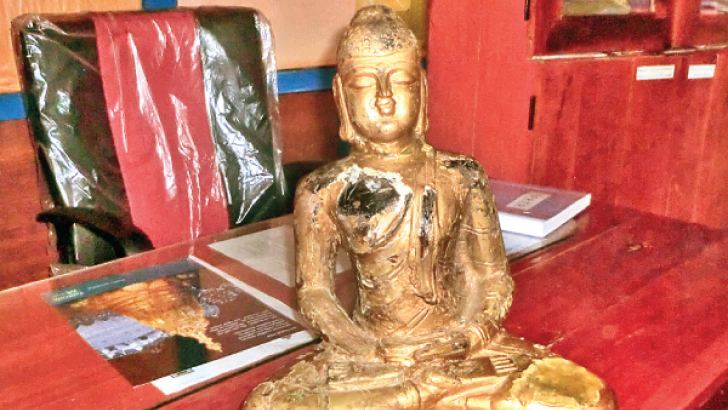 The gilded Buddha statue 