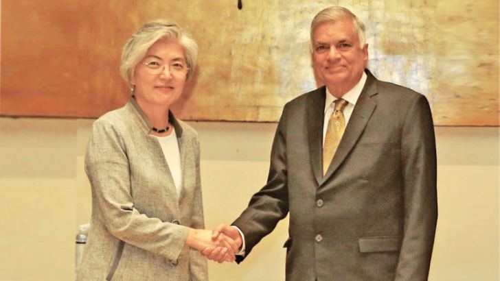 South Korean Foreign Minister Kang Kyung Wha met Prime Minister Ranil Wickremesinghe in Hanoi on the sidelines of the World Economic Forum held at the National Convention Centre in Vietnam. Picture courtesy Prime Minster’s Media