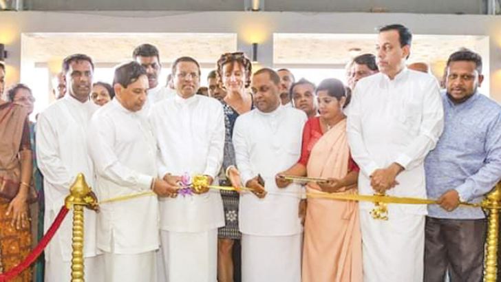 President Maithripala Sirisena opening the new district hospital in Hambantota. Ministers Dr. Rajitha Senaratne and Dilip Wedaarachchi and Parliamentarian Mahinda Amaraweera also participated. 