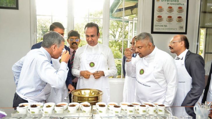 Ministers and nipm officials at Tea tasting.      Picture by Vipula Amarasinghe 