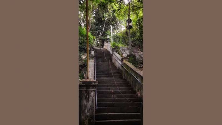 Varana Rajamaha Vihara stairway. Picture by Amali Eheliyagoda.