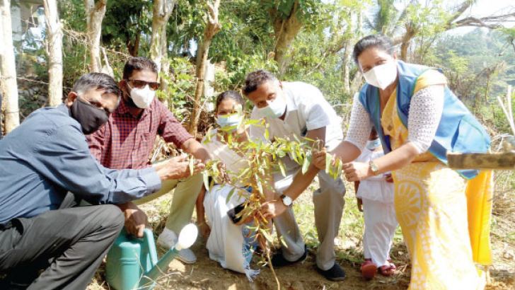 Gangawata Korale Divisional Secretary Sampath Jayasinghe planting a Kumbuk tree at the Mahaveli River bank. 