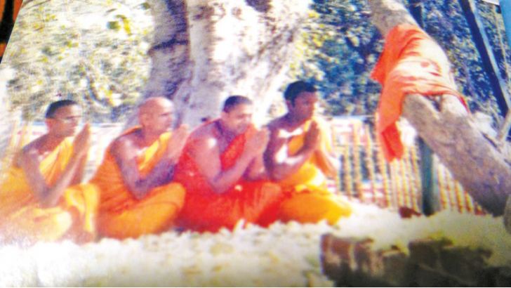 The Nayaka Thera when he was young, carrying out the ‘Thevava’ of the Jayasiri Maha Bodhi.