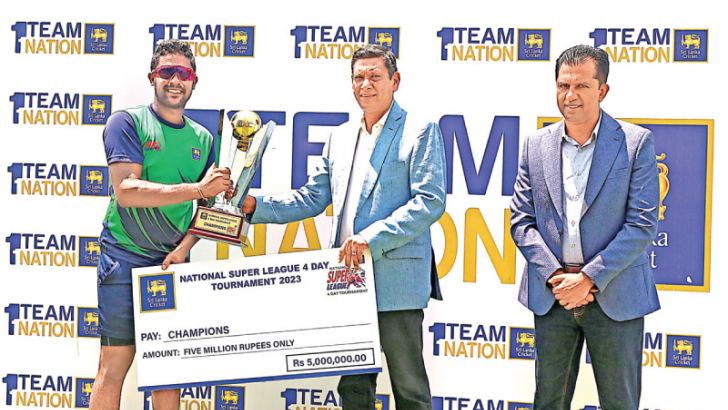 Dambulla champion team skipper Minod Bhanuka receiving champion trophy and five million cash award from SLC Vice president Ravin Wickramaratne. Tournament committee director Samantha Dodanwela looks on (pic courtesy SLC) 